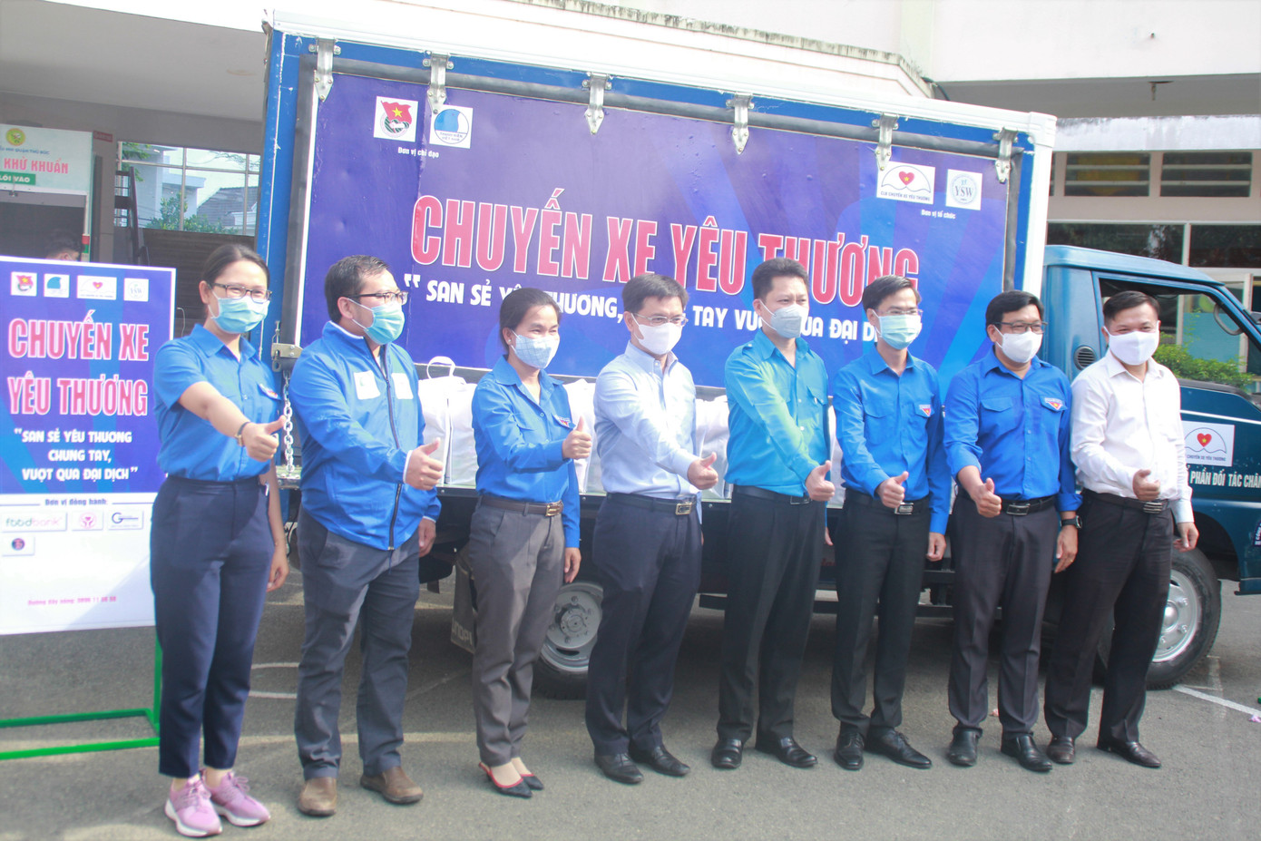 Chuyến xe 'San sẻ yêu thương' mang thực phẩm tới bà con nghèo ảnh 5