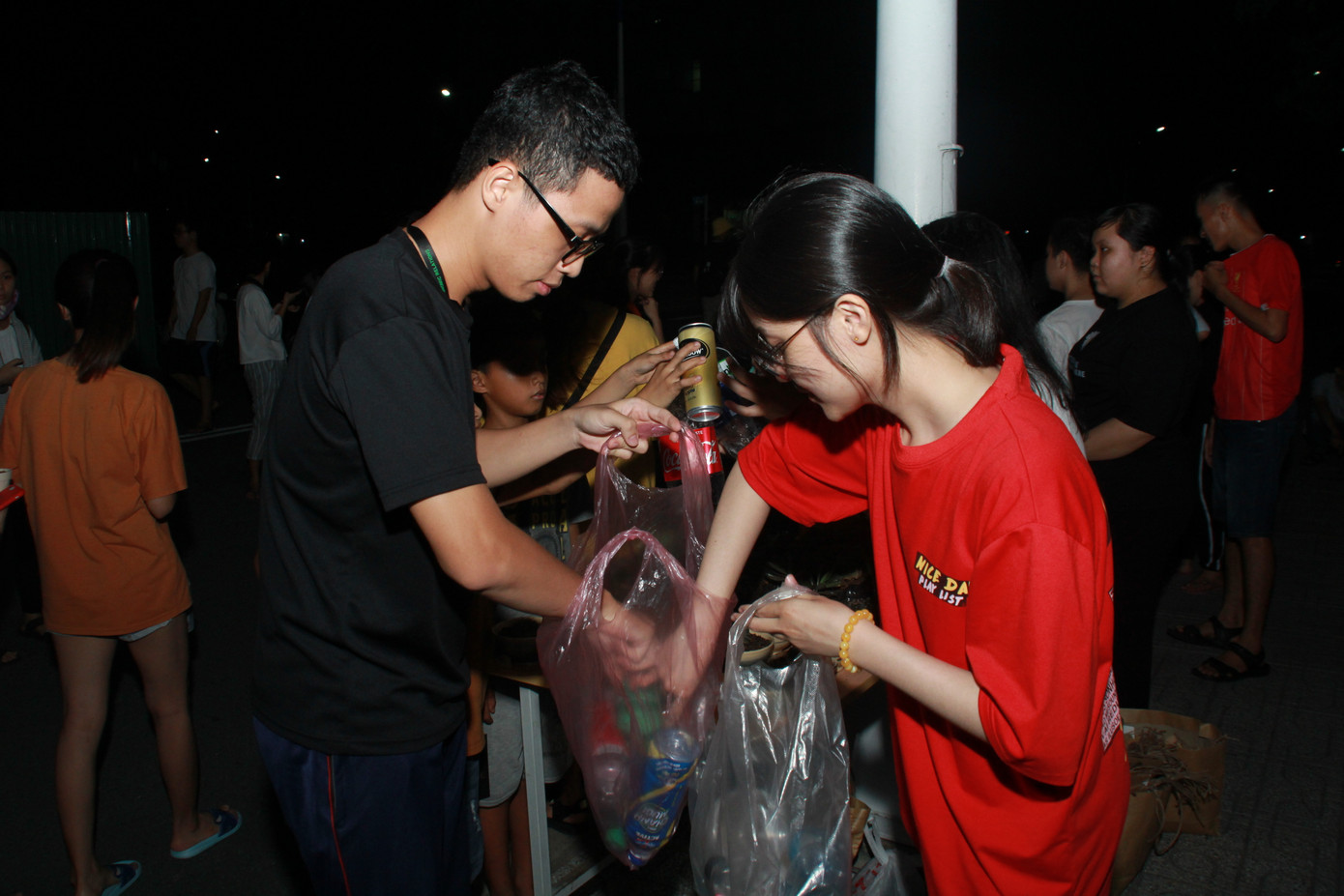 Bạn trẻ tặng cây, gieo nụ cười ở ký túc xá ảnh 5