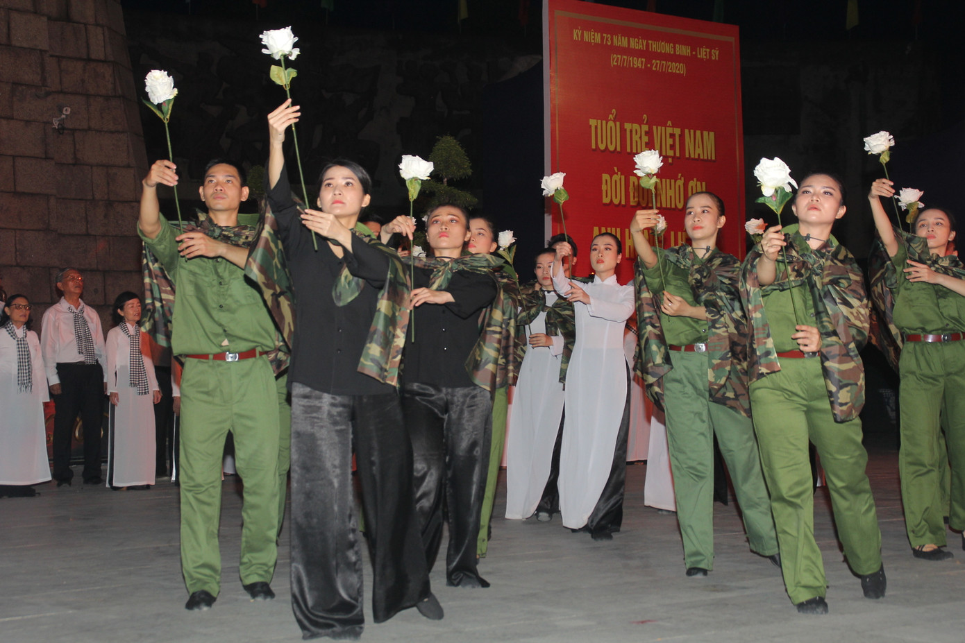 Tri ân những người viết nên trang vàng đẹp nhất truyền thống tuổi trẻ VN ảnh 15