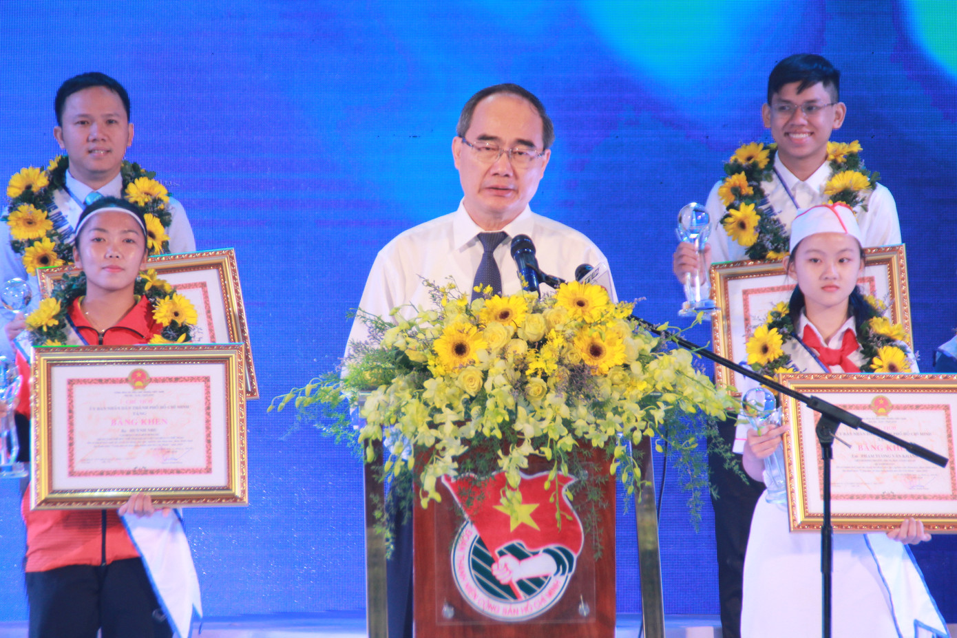 Vinh danh 12 công dân trẻ tiêu biểu TPHCM 2019 ảnh 12