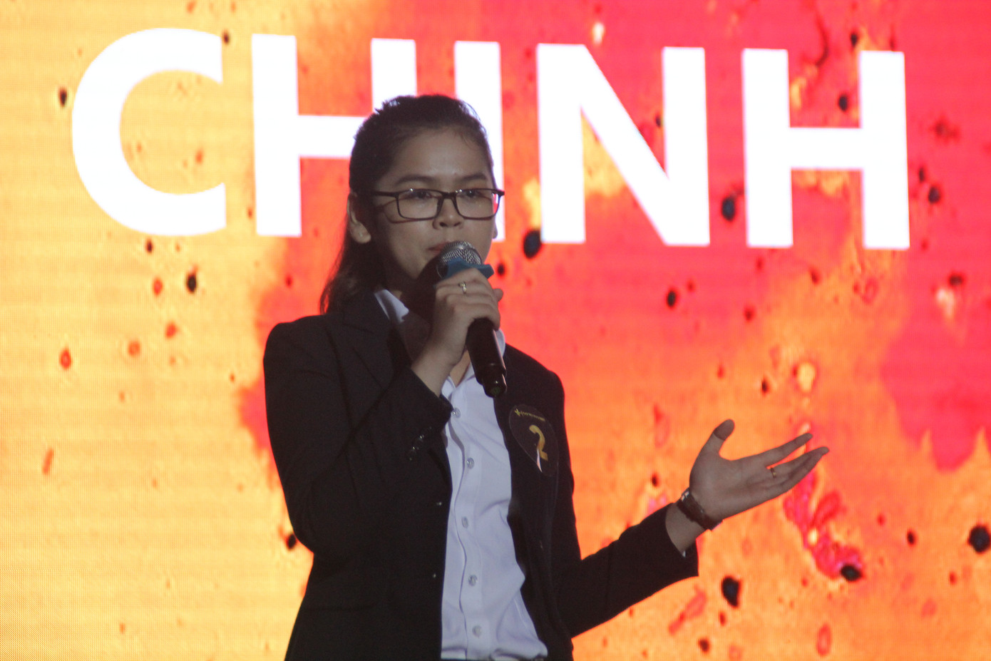 Chàng sinh viên năm nhất trở thành quán quân thi hùng biện ảnh 2