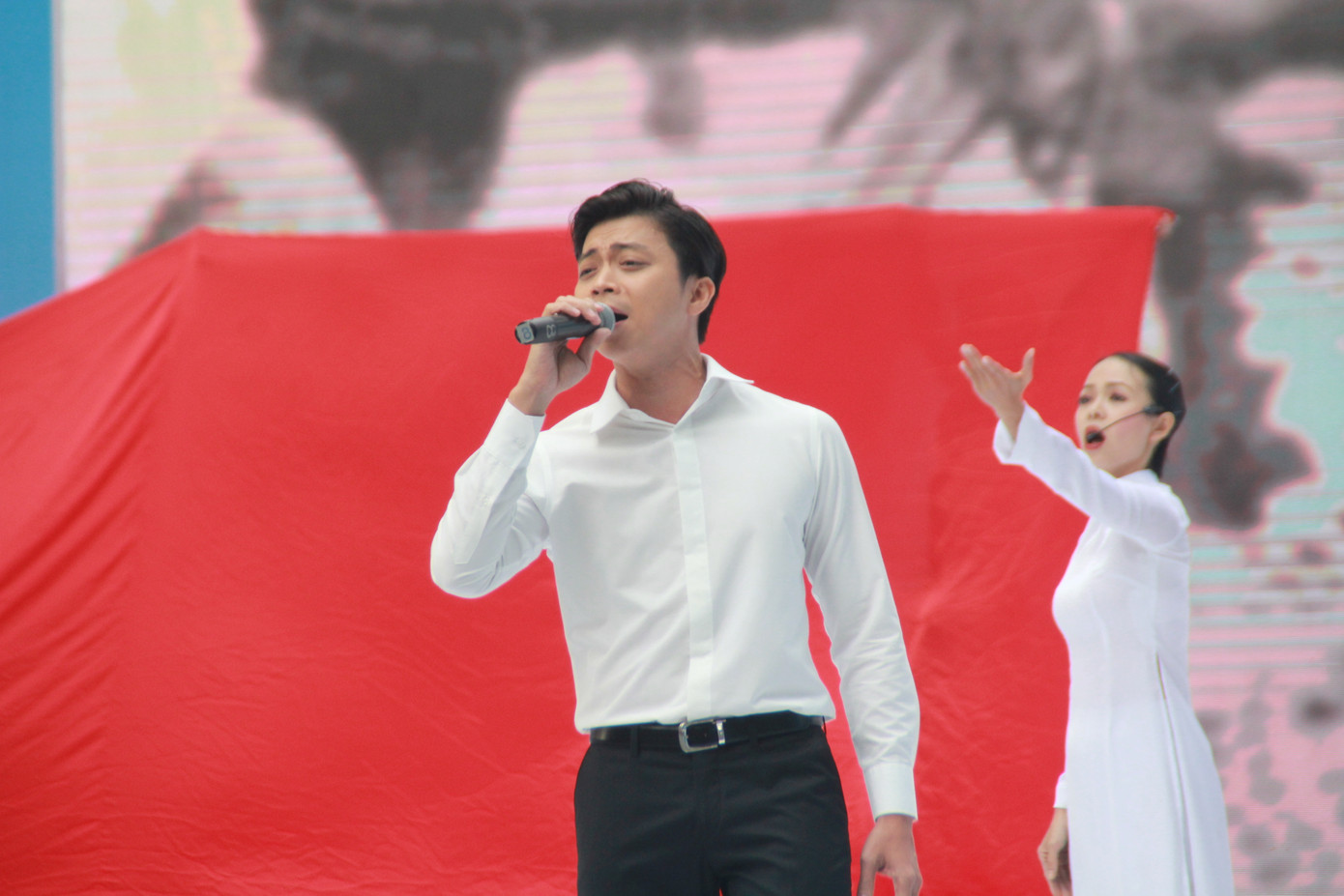 Hùng tráng lễ kỷ niệm 70 năm ngày truyền thống Học sinh, sinh viên tại TPHCM ảnh 4