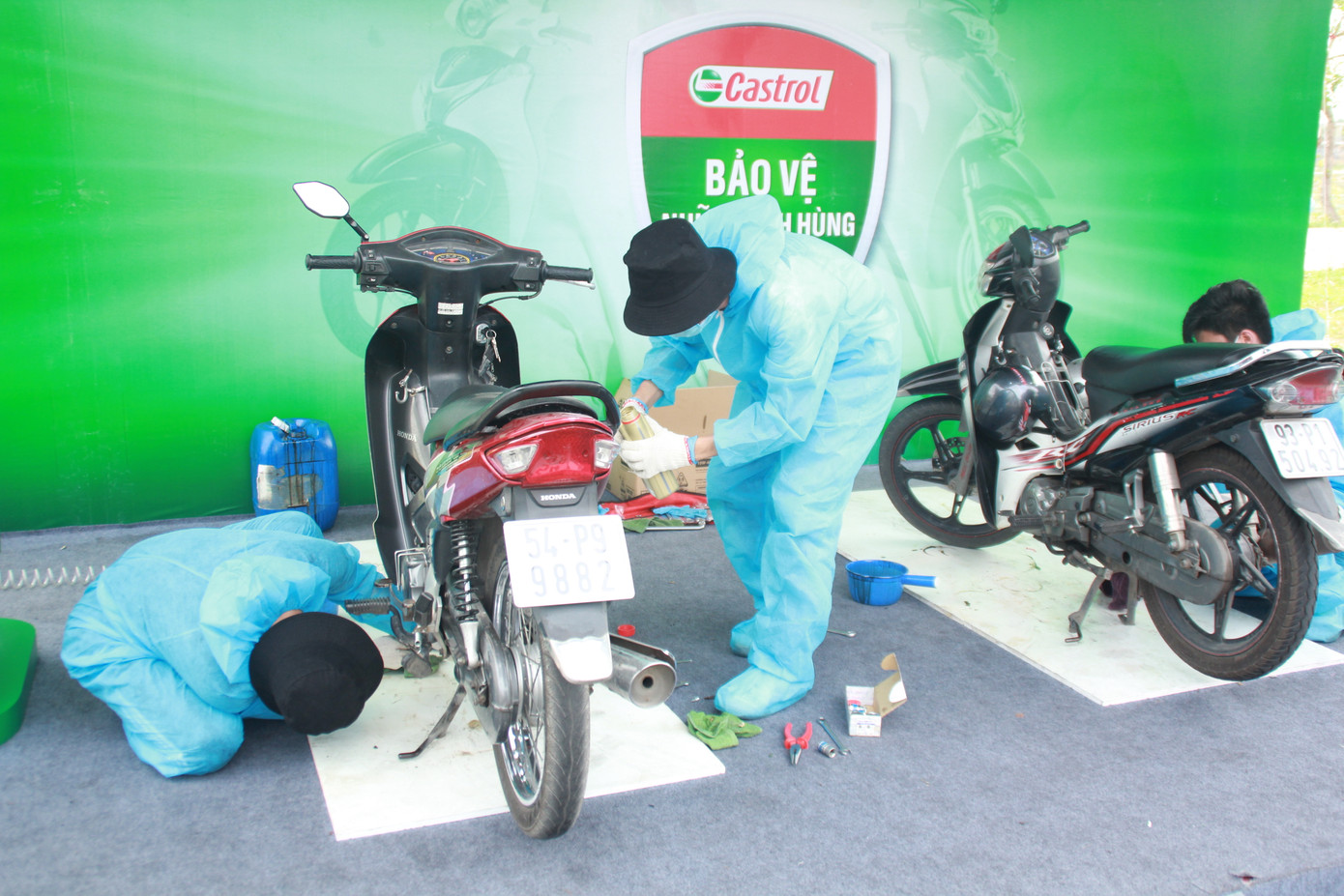 'ATM gạo' đến với người dân nghèo khu đông TPHCM ảnh 16