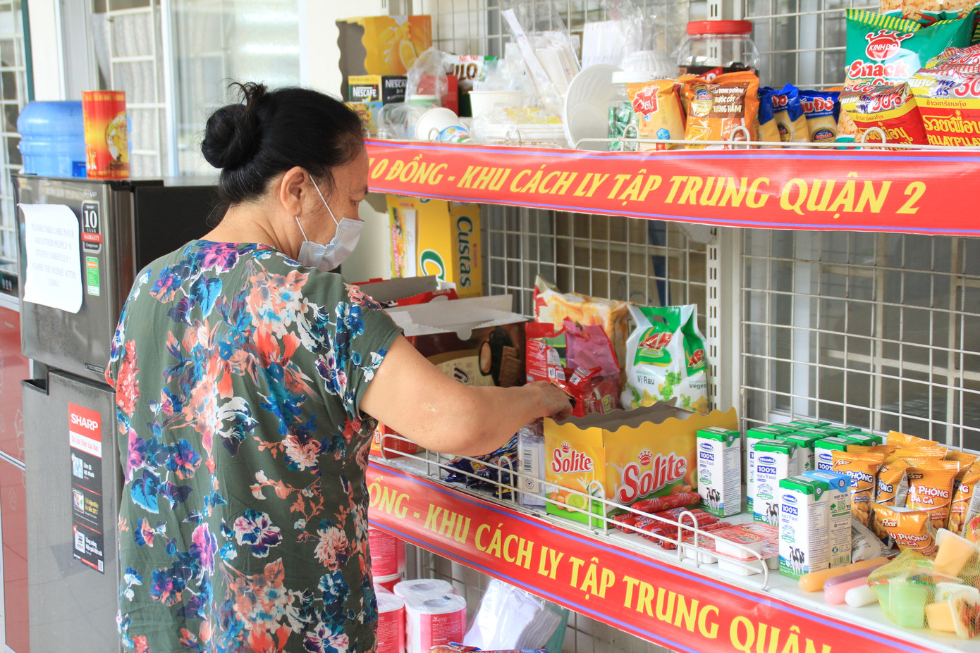 Ấm lòng 'siêu thị 0 đồng' ở khu cách ly người về từ vùng dịch ảnh 3