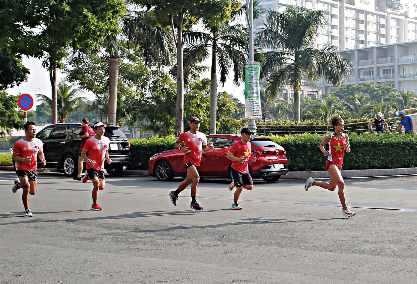 Hội yêu thể thao 'nhuộm đỏ' đường chạy mừng Quốc khánh ảnh 4