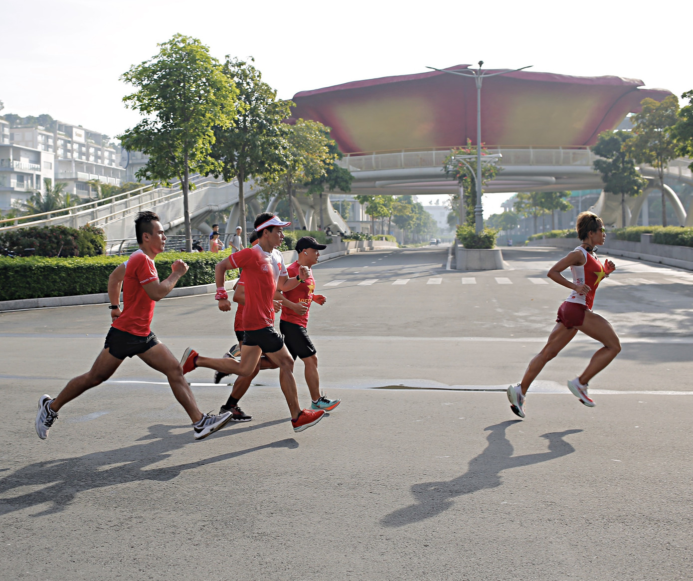 Hội yêu thể thao 'nhuộm đỏ' đường chạy mừng Quốc khánh ảnh 3