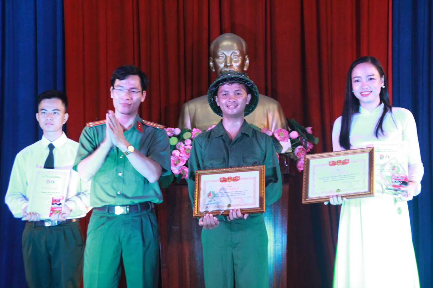 Thí sinh Ngô Anh Tú đoạt quán quân cuộc thi 'Quyển sách tôi yêu' ảnh 8