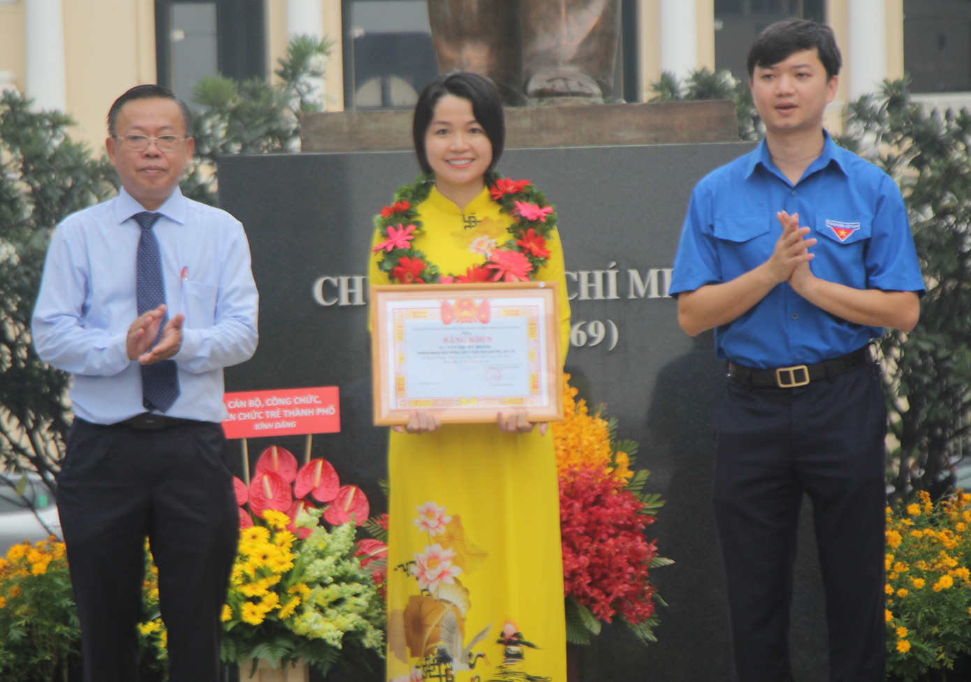 TPHCM tuyên dương 63 cán bộ, công chức, viên chức ảnh 3