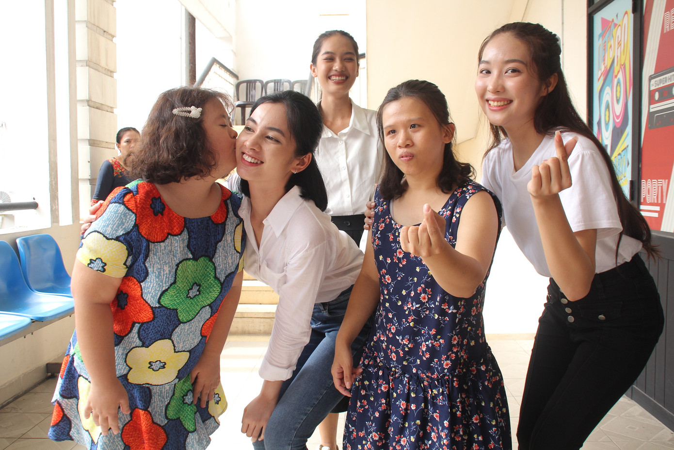 Một ngày đong đầy yêu thương của thí sinh HHVN 2020 với học sinh khuyết tật ảnh 18