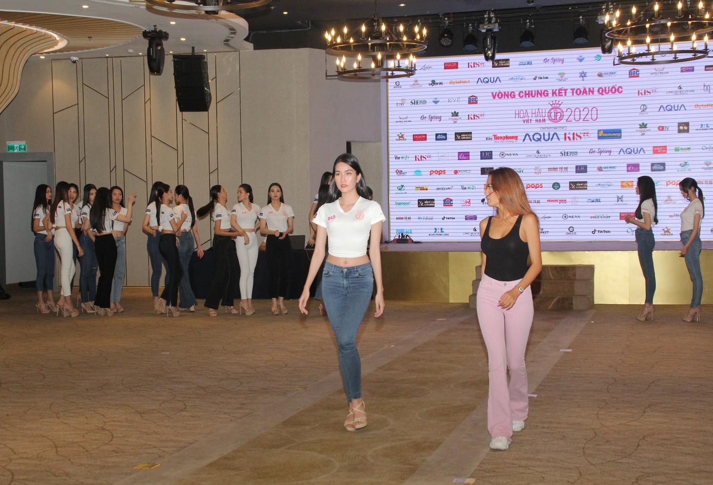 Top 35 thí sinh HHVN 2020 thả dáng sexy, thần thái cuốn hút trên sàn tập vũ đạo ảnh 4