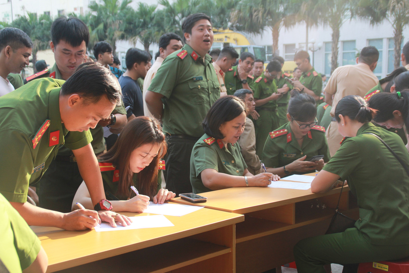 Gần 500 cán bộ, chiến sỹ Công an hiến máu tình nguyện ngày giáp Tết ảnh 1