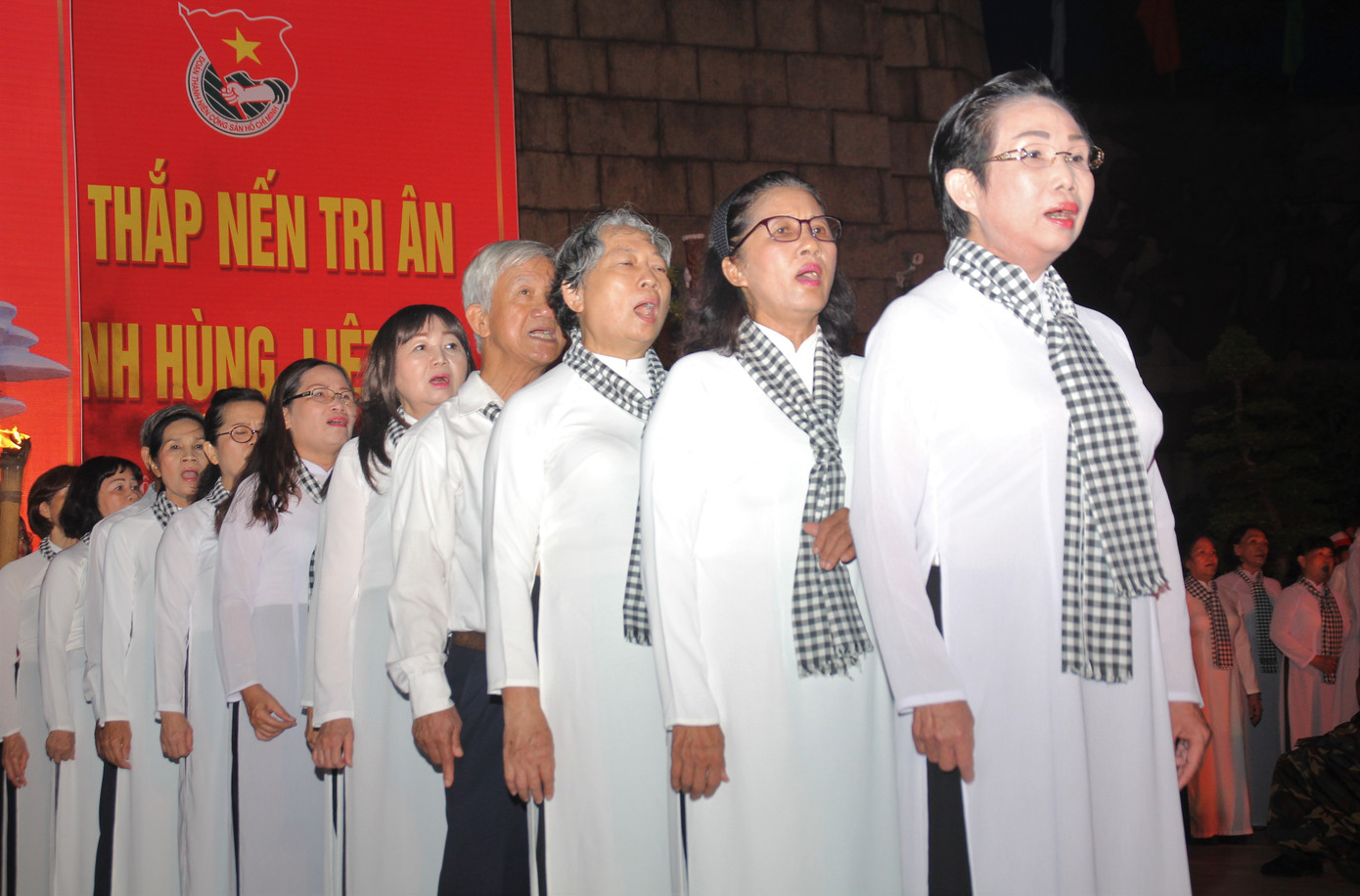 Tri ân những người viết nên trang vàng đẹp nhất truyền thống tuổi trẻ VN ảnh 17