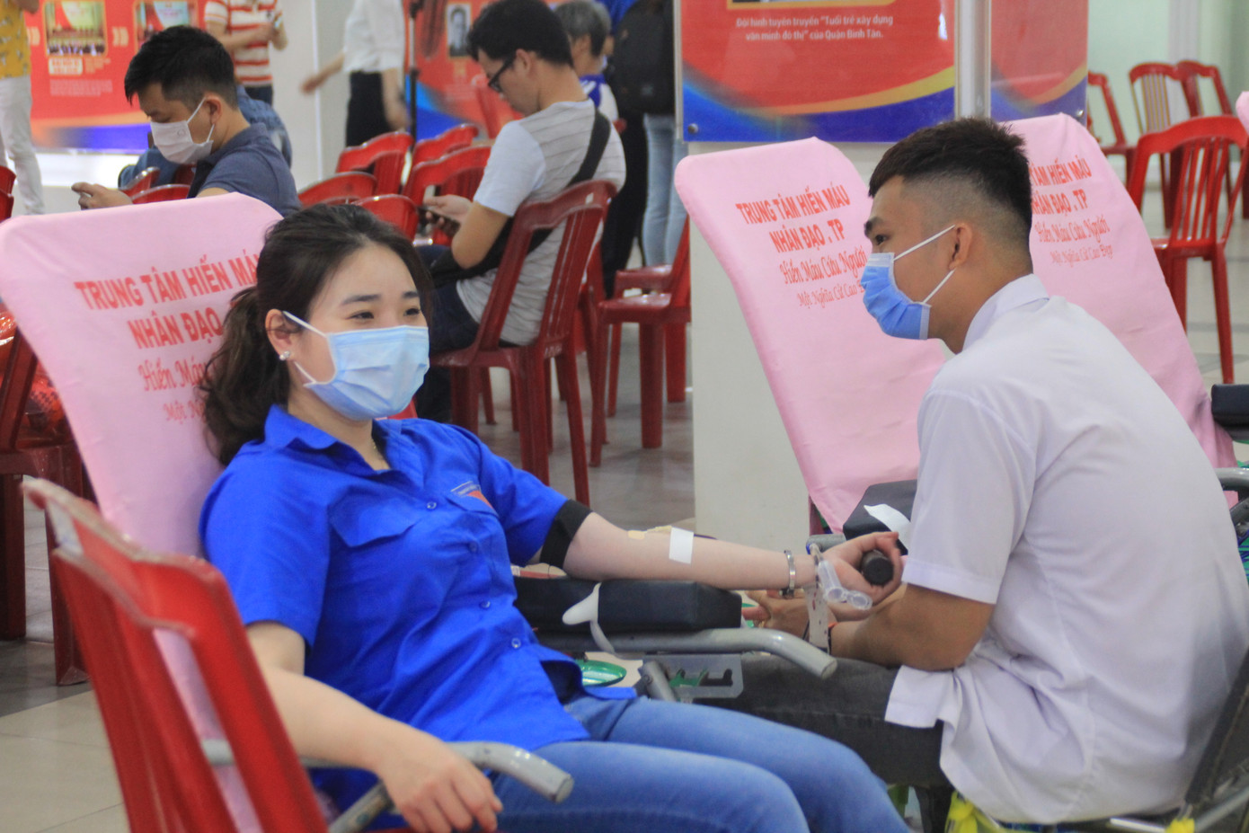 Trương Quỳnh Anh, Hồ Đức Vĩnh cùng đông đảo bạn trẻ hiến máu ảnh 3