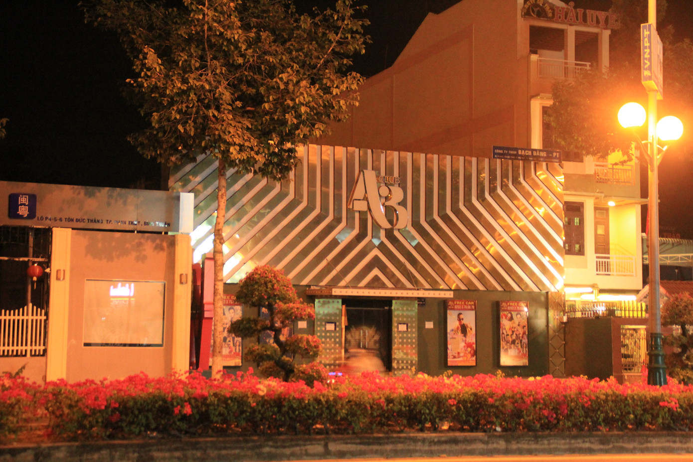 Karaoke, bar, phòng trà phố biển Phan Thiết 'ngủ đông' phòng dịch Covid-19 ảnh 1