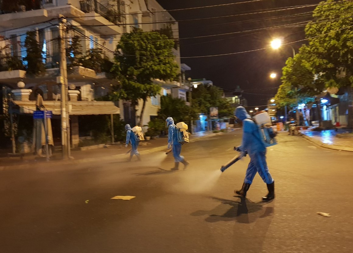 Cảm động 'những chiến binh khử khuẩn' ở Bình Thuận ảnh 2