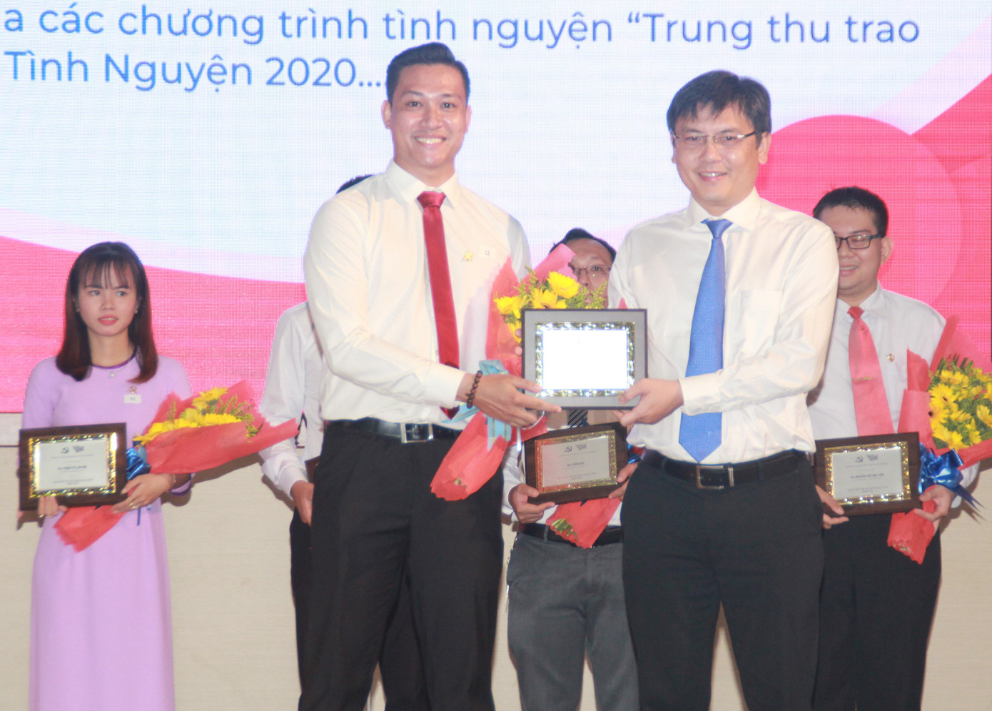 Đại học Quốc gia TPHCM tuyên dương 25 đảng viên trẻ tiêu biểu ảnh 1