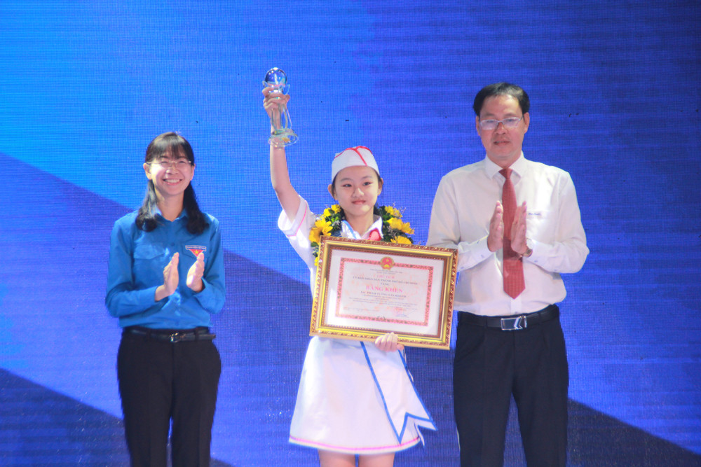 Vinh danh 12 công dân trẻ tiêu biểu TPHCM 2019 ảnh 9