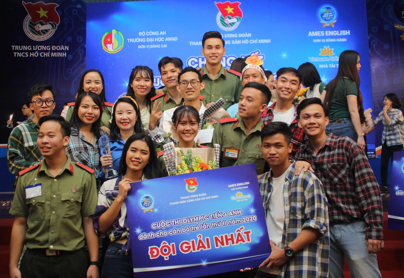 Lộ diện Quán quân Olympic tiếng Anh dành cho cán bộ trẻ 2020 ảnh 17