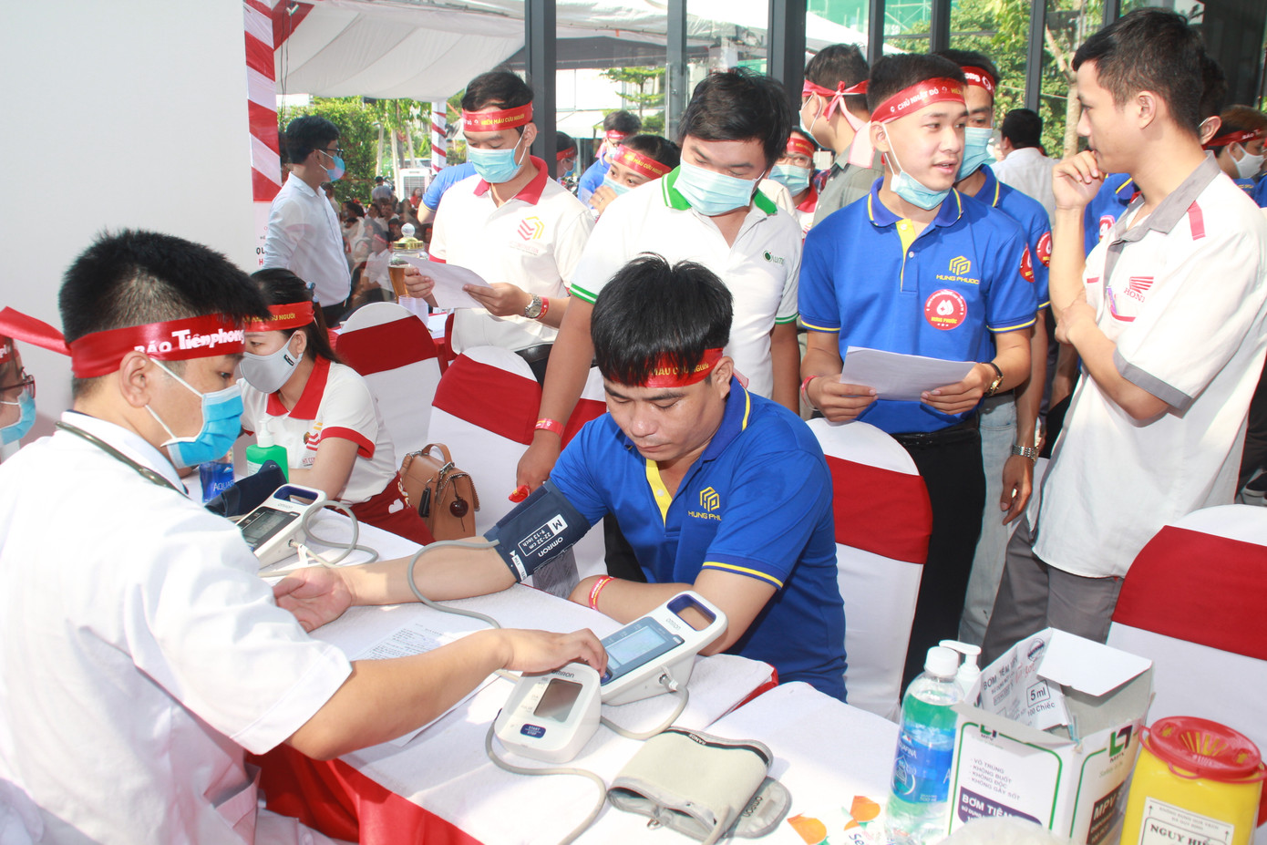 Toàn cảnh Chủ nhật Đỏ lần đầu diễn ra tại Bình Dương ảnh 3