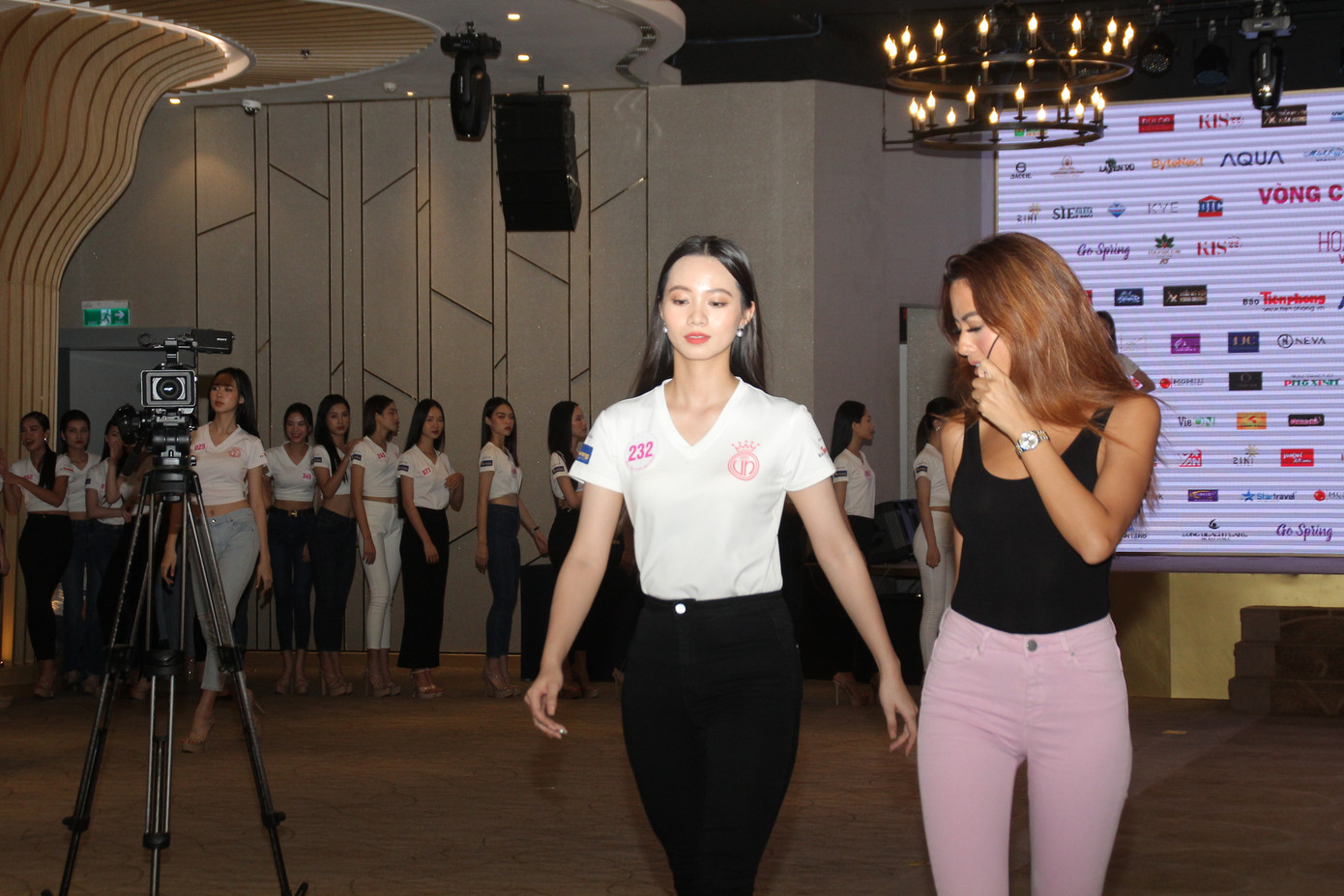 Top 35 thí sinh HHVN 2020 thả dáng sexy, thần thái cuốn hút trên sàn tập vũ đạo ảnh 5