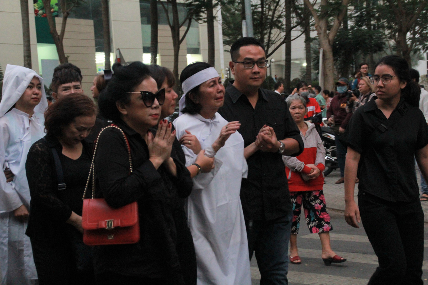 Nghẹn ngào phút tiễn đưa NSƯT Nguyễn Chánh Tín về cõi vĩnh hằng ảnh 10