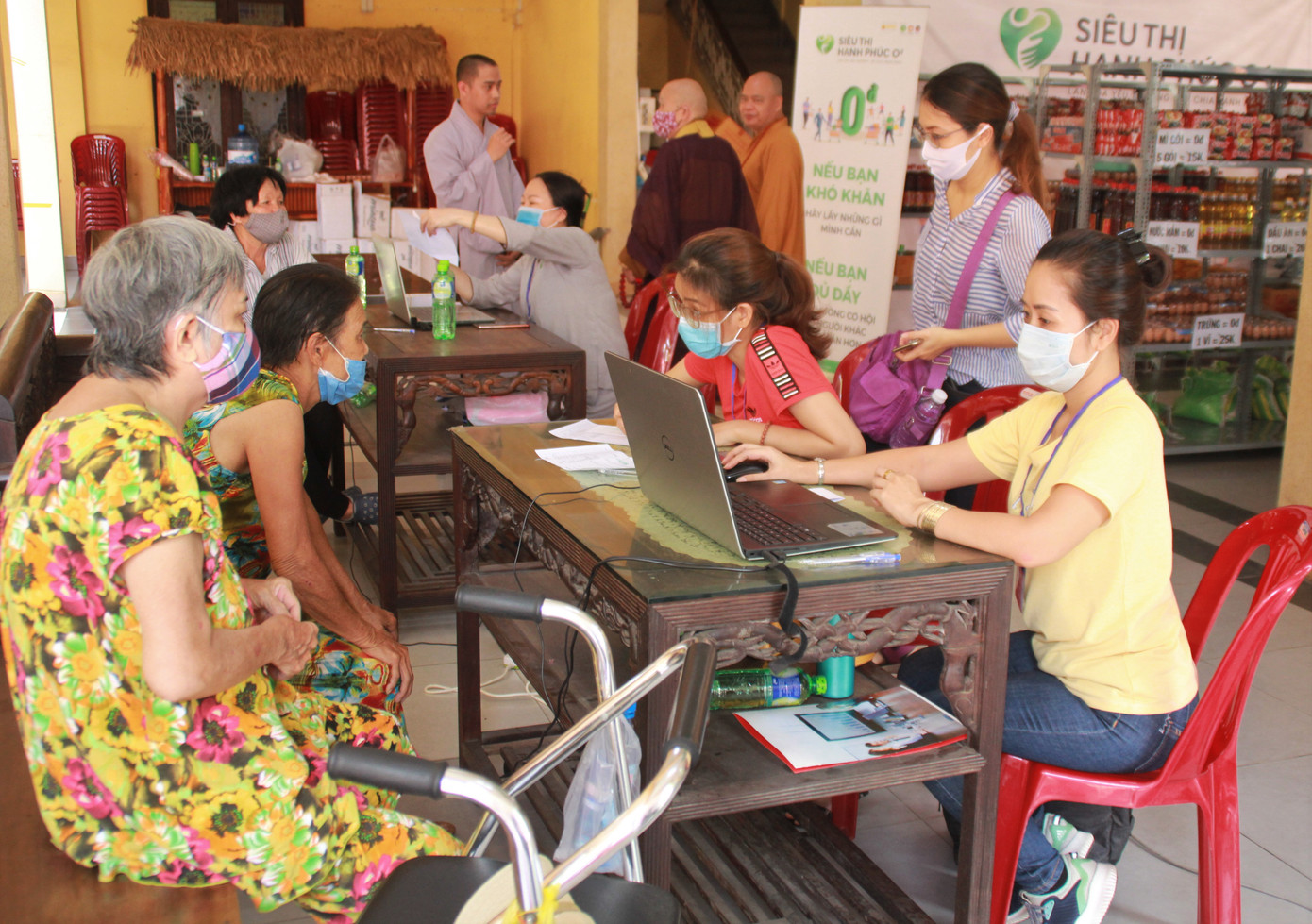 'Đi chợ' giá 0 đồng dành tặng bà con nghèo ngày giãn cách xã hội ảnh 3
