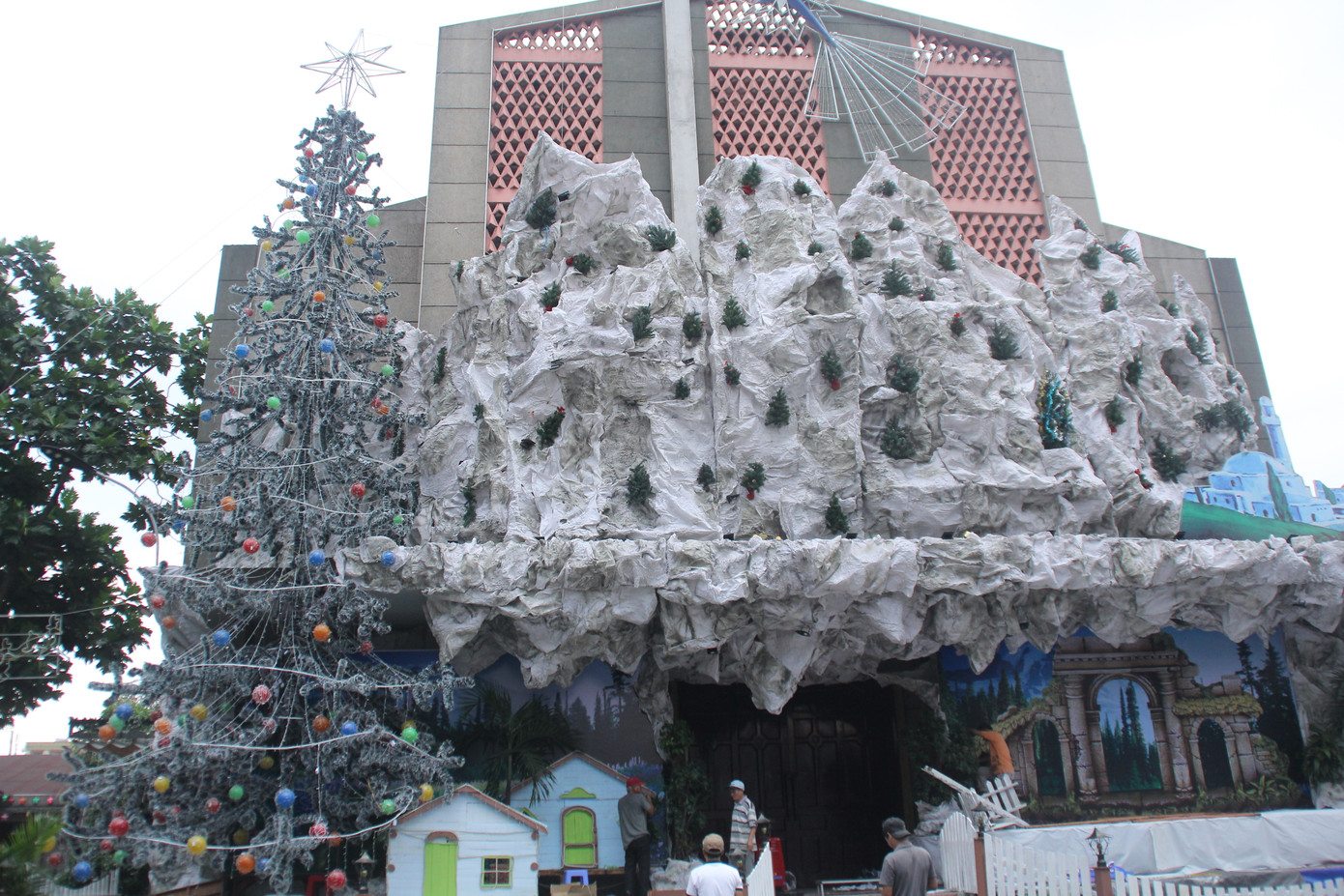 Xóm đạo Sài Gòn trang hoàng lung linh đón Giáng sinh ảnh 20