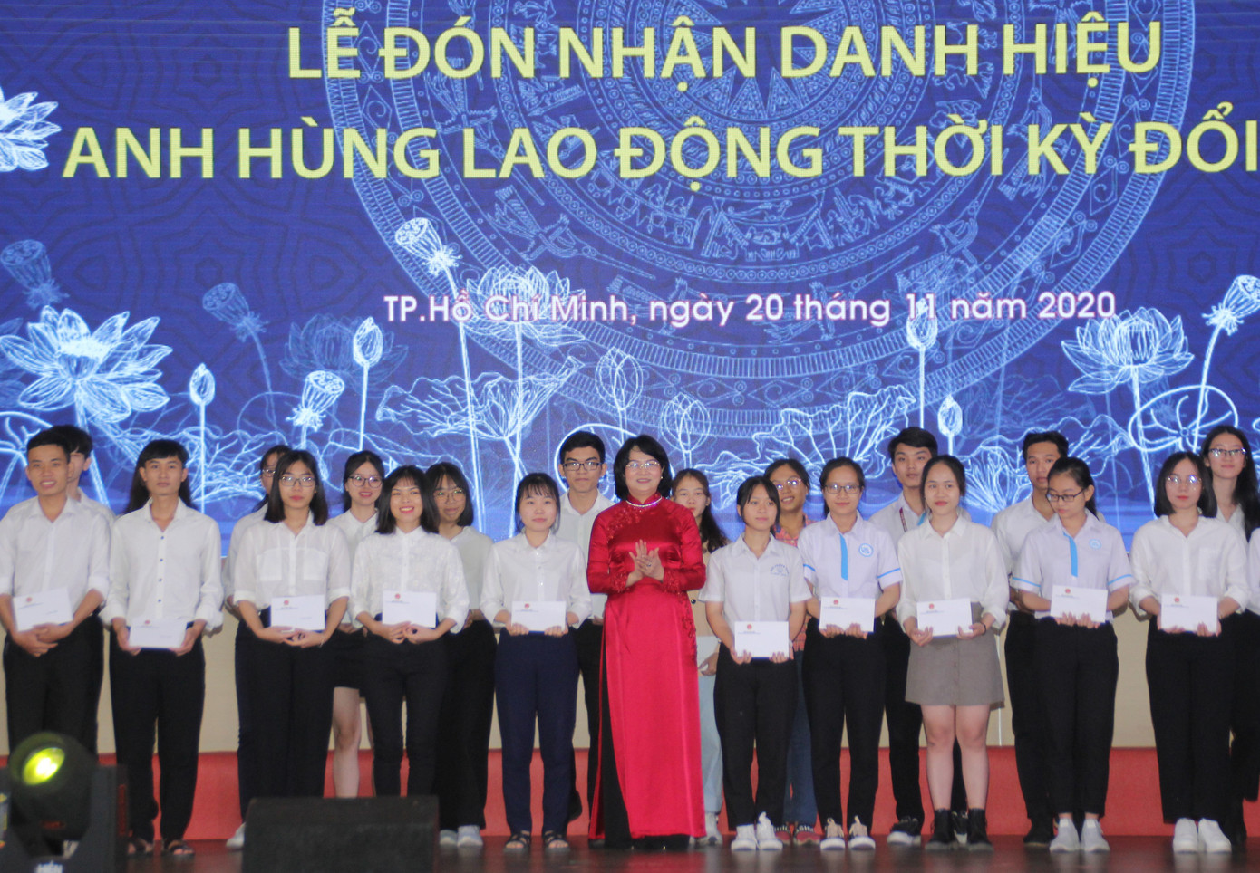 ĐHQG TPHCM đón nhận danh hiệu Anh hùng lao động thời kỳ đổi mới ảnh 6