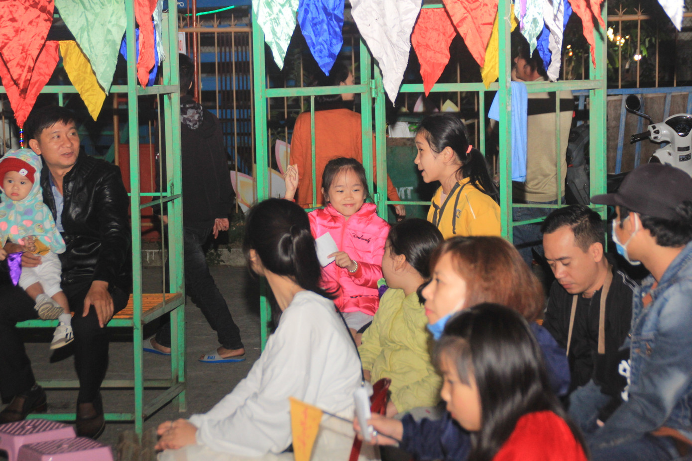 Người dân Quảng Ngãi rộn ràng vui xuân với hội bài chòi ảnh 10