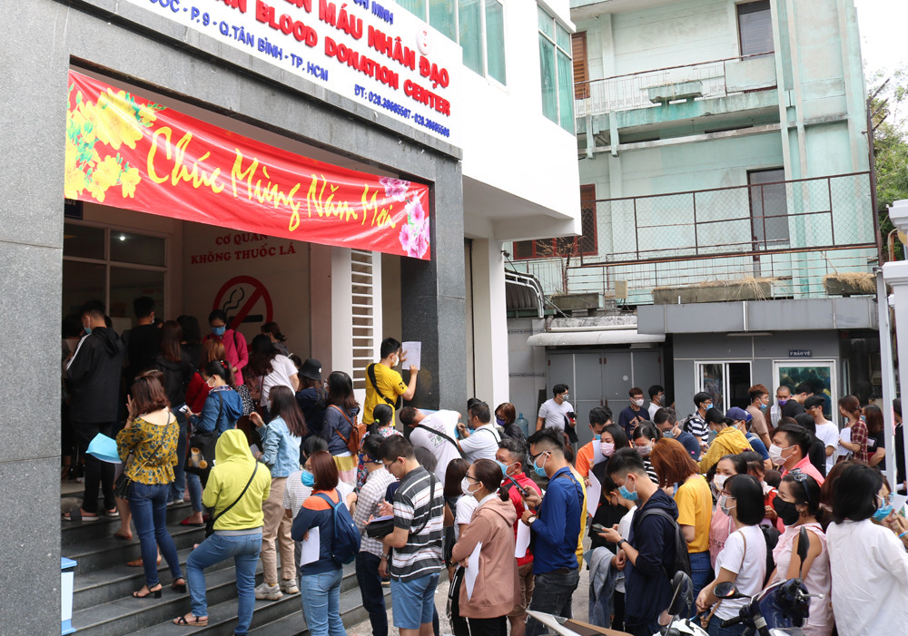 Ngày nghỉ cuối tuần, bạn trẻ Sài Gòn chia sẻ giọt máu trong dịch nCoV ảnh 2