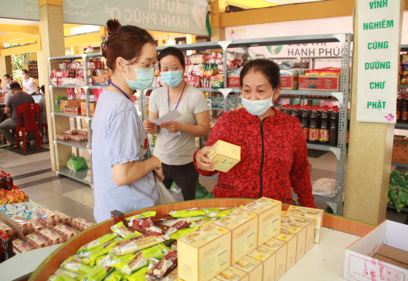 'Đi chợ' giá 0 đồng dành tặng bà con nghèo ngày giãn cách xã hội ảnh 4