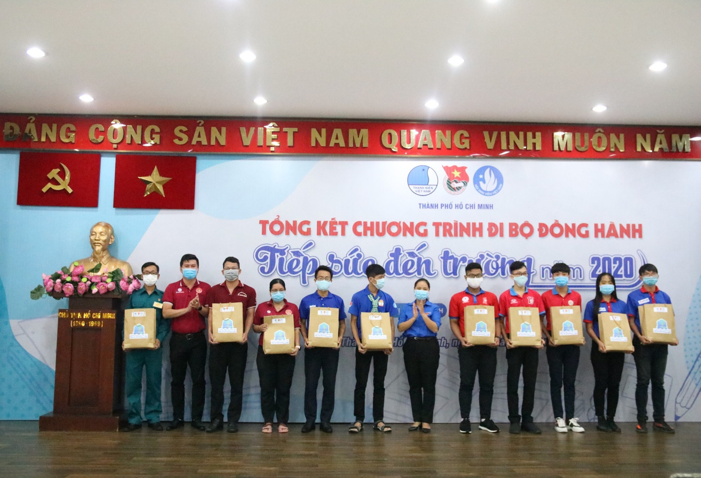 Gần 7 tỷ bước chân góp hơn 7 tỷ đồng trao học bổng 'Tiếp sức đến trường' ảnh 2