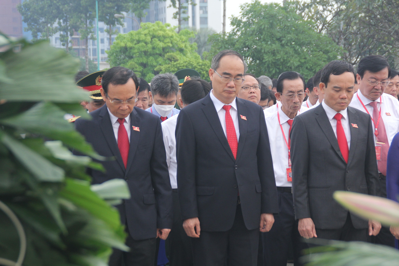 Đoàn đại biểu dự Đại hội Đảng bộ TPHCM dâng hương Anh hùng liệt sỹ ảnh 5