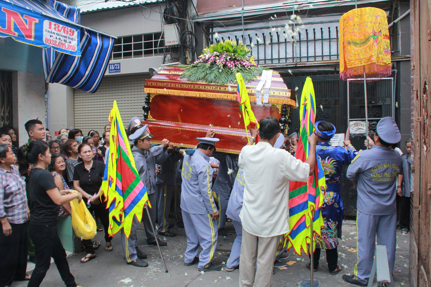 Linh cữu nam sinh Trường THCS Bạch Đằng về lại trường trước lúc đi xa ảnh 6