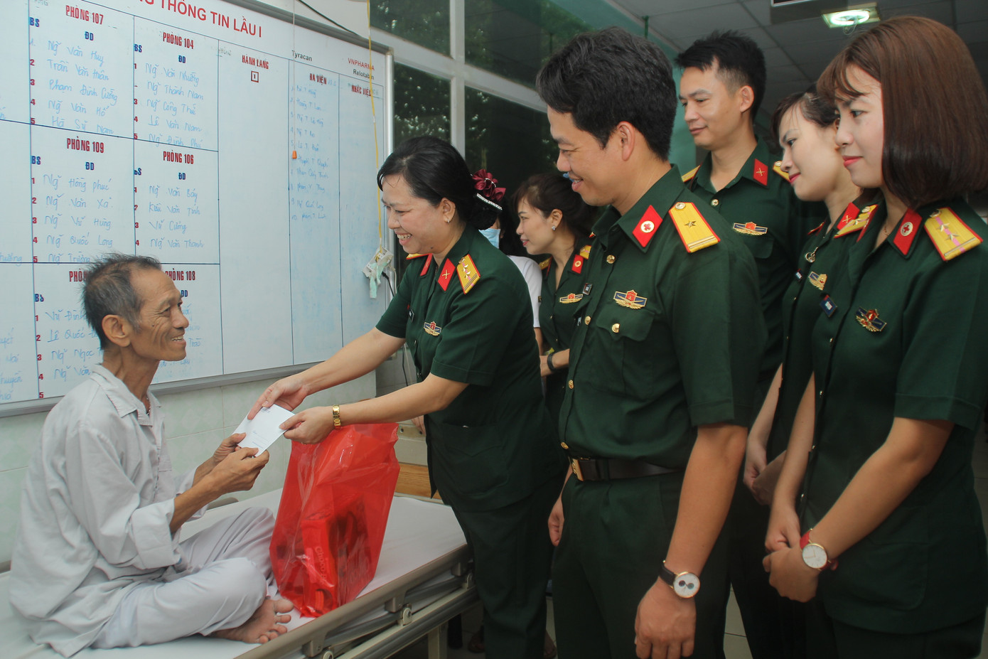 Tuổi trẻ Bệnh viện Quân y 175 tri ân thương bệnh binh ảnh 1