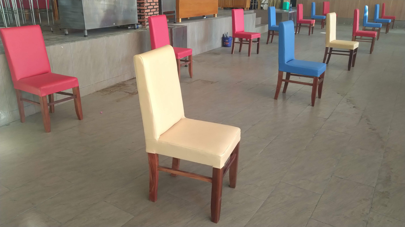 Ròng rọc tự chế và các chiêu độc lạ giữ an toàn chủ quán lẫn khách mùa dịch ảnh 6