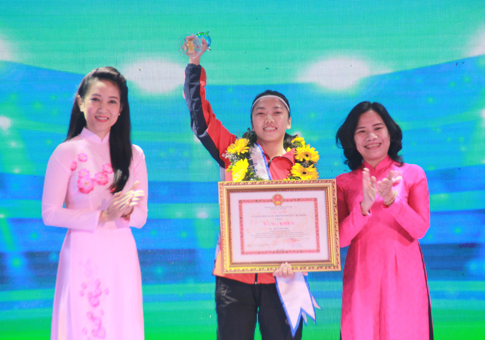 Vinh danh 12 công dân trẻ tiêu biểu TPHCM 2019 ảnh 6