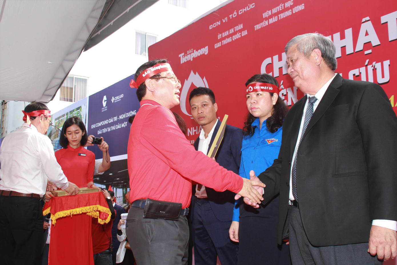 Toàn cảnh Chủ nhật Đỏ lần đầu diễn ra tại Bình Dương ảnh 6