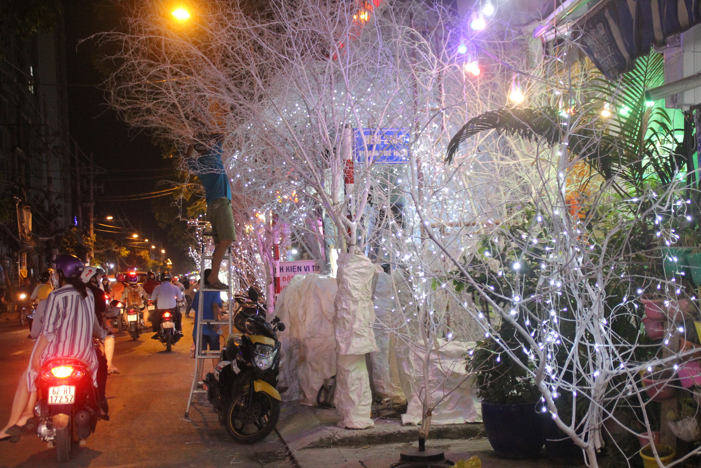 Xóm đạo Sài Gòn trang hoàng lung linh đón Giáng sinh ảnh 4