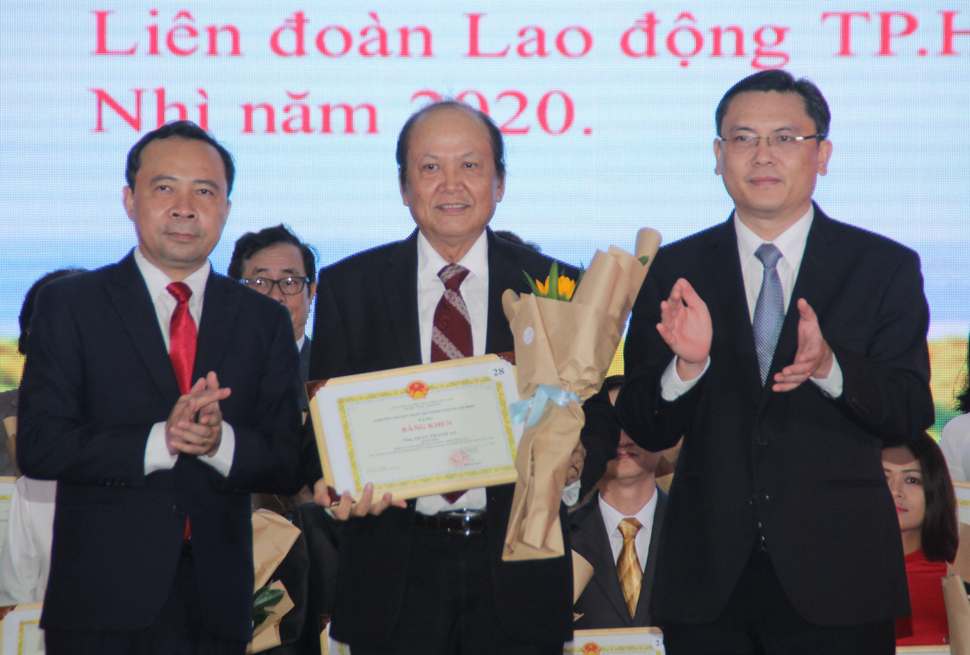 ĐHQG TPHCM đón nhận danh hiệu Anh hùng lao động thời kỳ đổi mới ảnh 7