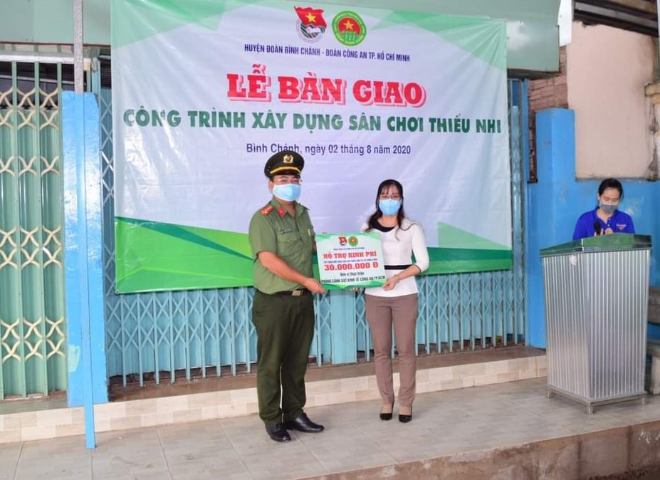  Đoàn viên, chiến sĩ tình nguyện hỗ trợ người dân xây dựng nông thôn mới ảnh 2