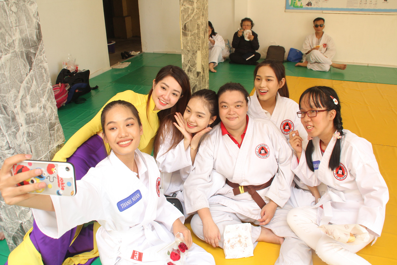 Những khoảnh khắc đẹp của tân Hoa hậu Việt Nam Đỗ Thị Hà tại hành trình nhân ái ảnh 11