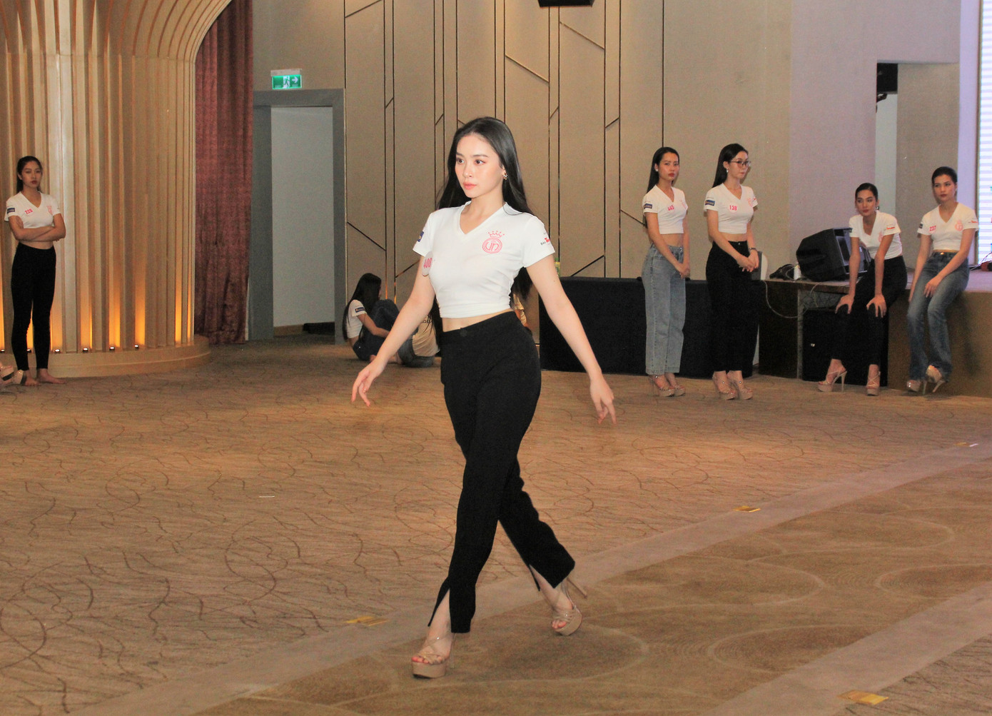 Top 35 thí sinh HHVN 2020 thả dáng sexy, thần thái cuốn hút trên sàn tập vũ đạo ảnh 15