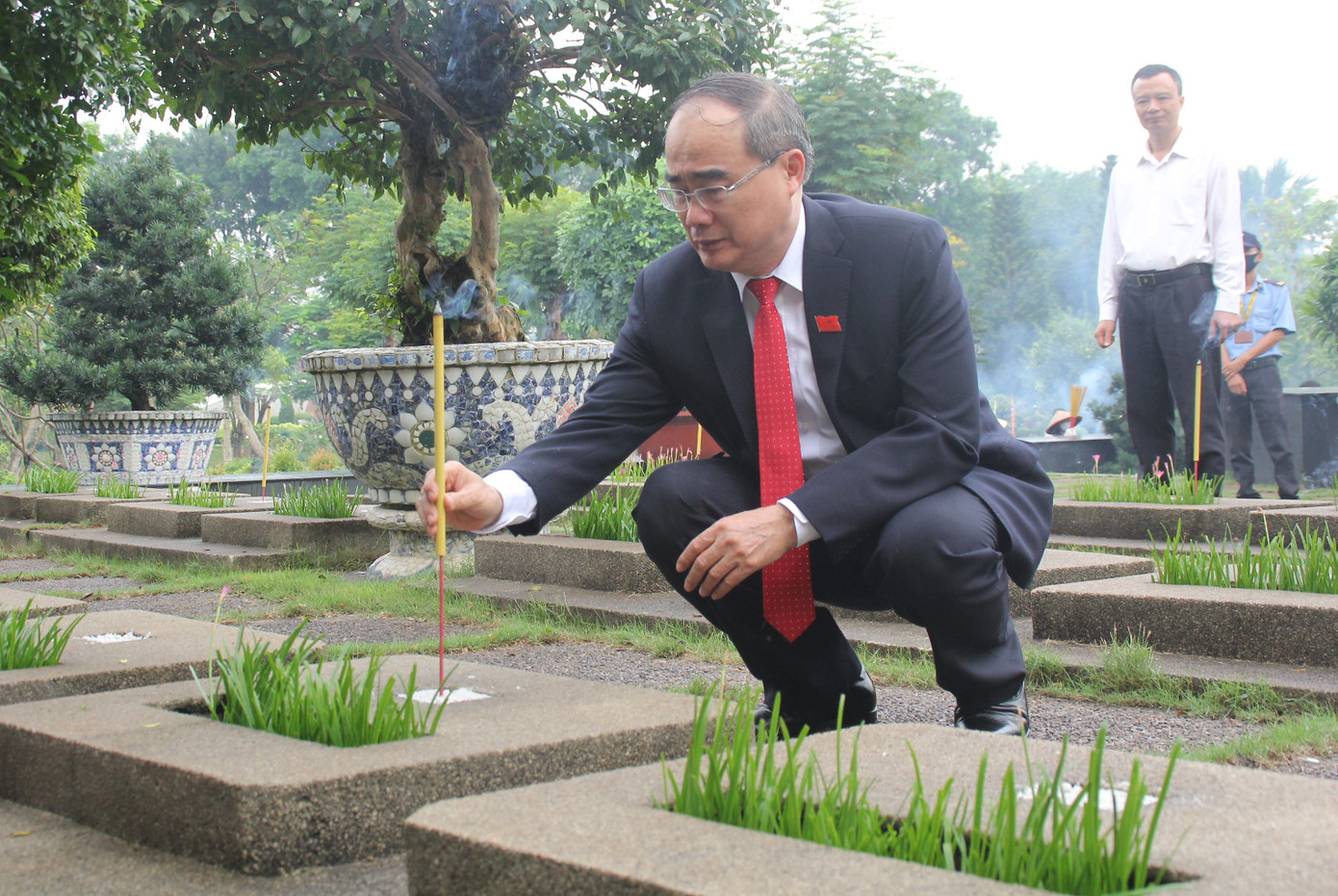 Đoàn đại biểu dự Đại hội Đảng bộ TPHCM dâng hương Anh hùng liệt sỹ ảnh 12