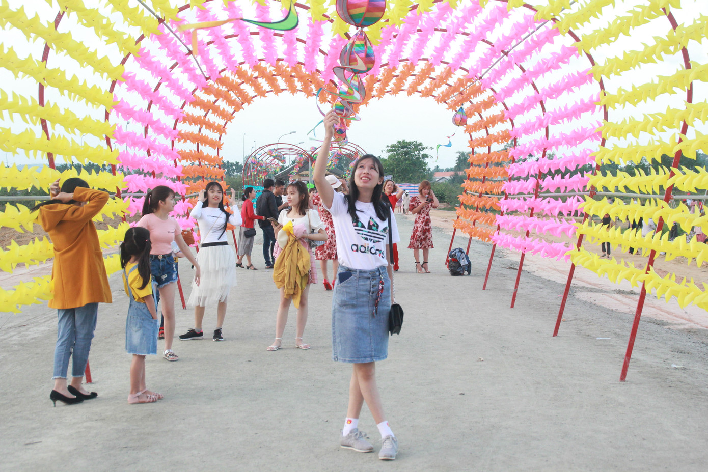 Vườn hoa hướng dương 'khổng lồ' ở Quảng Ngãi hút khách ngày cận Tết ảnh 25