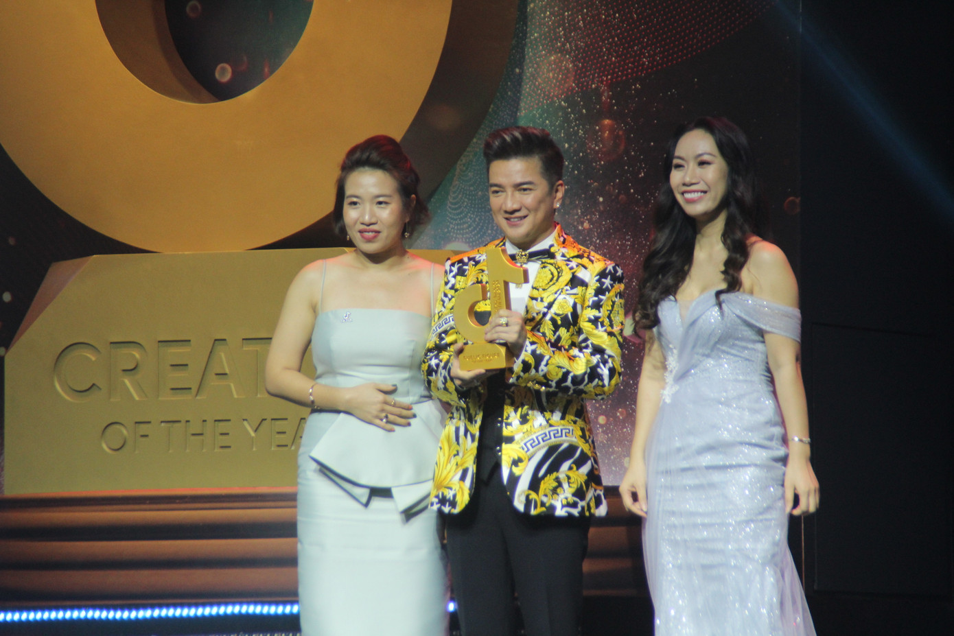 Anh chăn bò Ytiet, mẹ đơn thân thắng giải 'sáng tạo truyền cảm hứng' ảnh 7