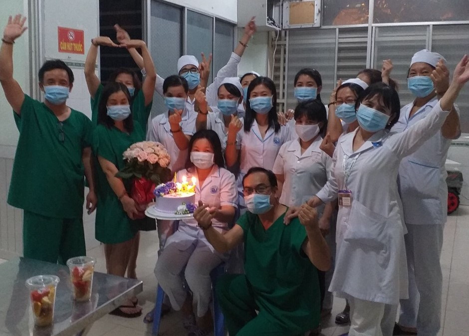 'Âm tính rồi, âm tính rồi. Cố lên, chúng ta sắp được ăn Tết rồi' ảnh 4