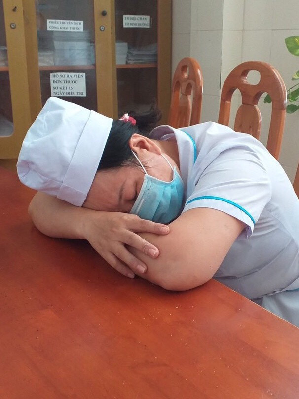 Cảm động 'những chiến binh khử khuẩn' ở Bình Thuận ảnh 10