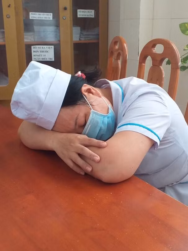 Cảm động 'những chiến binh khử khuẩn' ở Bình Thuận ảnh 10