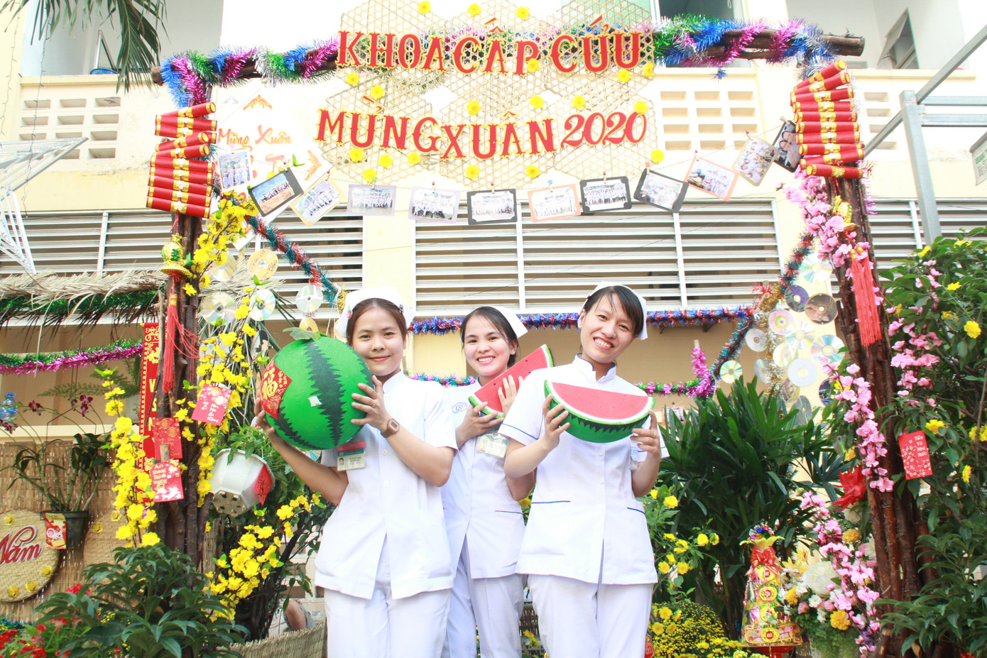 Đẹp mắt đường hoa xuân do các y, bác sỹ dày công chuẩn bị ảnh 25